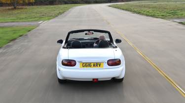 Mazda MX-5 NA - rear tracking 